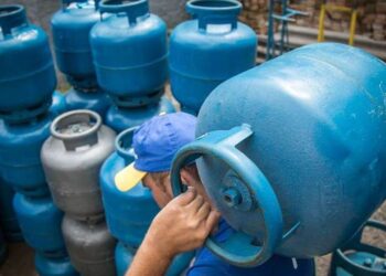 Auxílio Gás retorna em junho: descubra como consultar e sacar o benefício