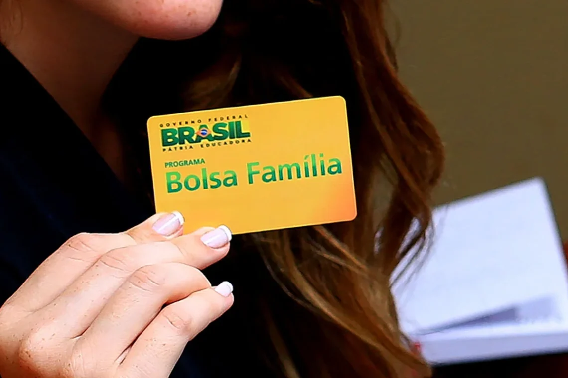 Bolsa Família: como solicitar a 2ª via do cartão?