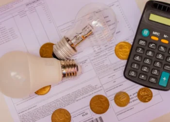 ACABOU O ROUBO! Conta de luz com desconto de até R$30: descubra como