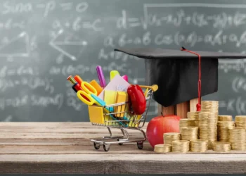 Surpresa! Tem dinheiro extra para os estudantes em AGOSTO