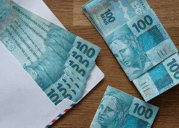 Quanto ganha um piloto de avião em 2024?