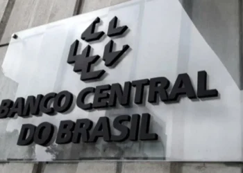 Banco Central alerta: dois bancos vão FALIR em breve e você deve tirar seu dinheiro deles