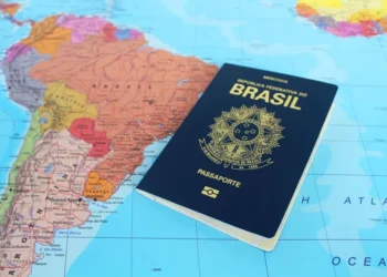 Brasileiros estão viajando para o exterior sem necessidade de visto; veja os países