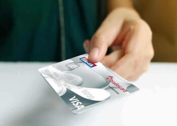 Cartão de crédito Casas Bahia devolve dinheiro para clientes que cumprirem requisito