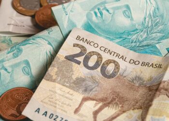 Dois bancos estão liberando R$ 1,4 mil para trabalhadores em agosto; veja