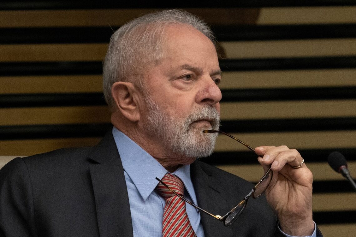 Governador de SP pode cortar o Pé-de-Meia? Lula está de olho nele