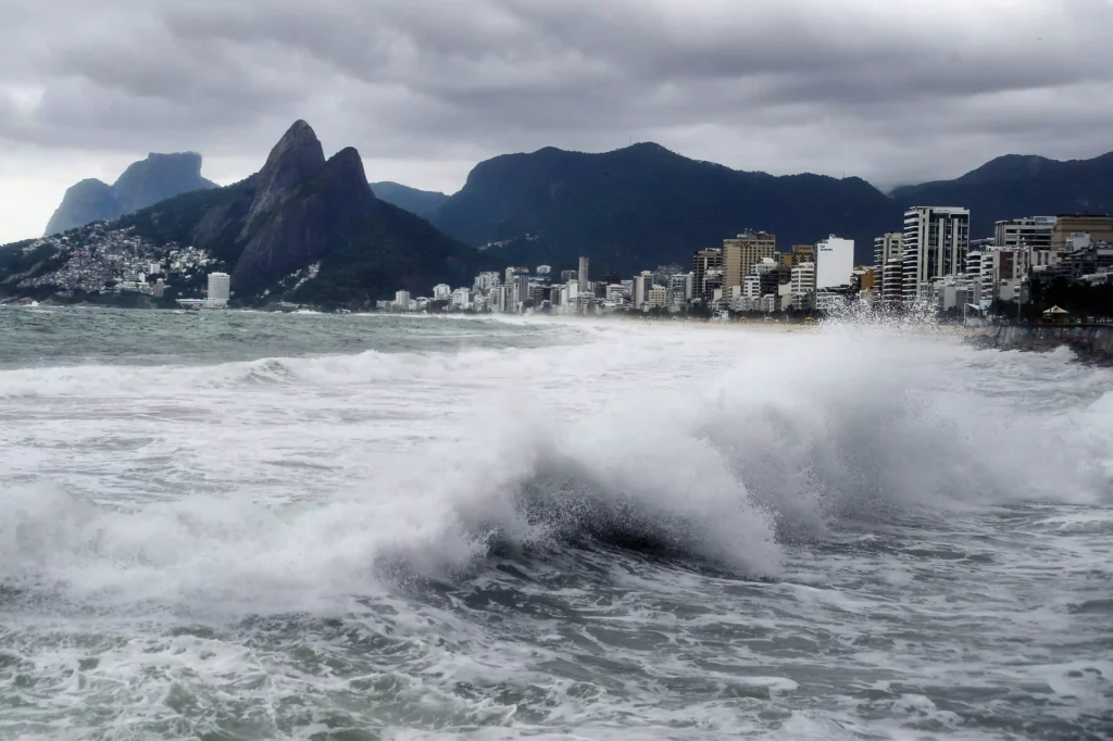 Qual a temperatura máxima no fundo no oceano