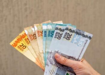 Moradores de São Paulo podem sacar auxílio de R$ 2,4 mil se cumprirem requisitos