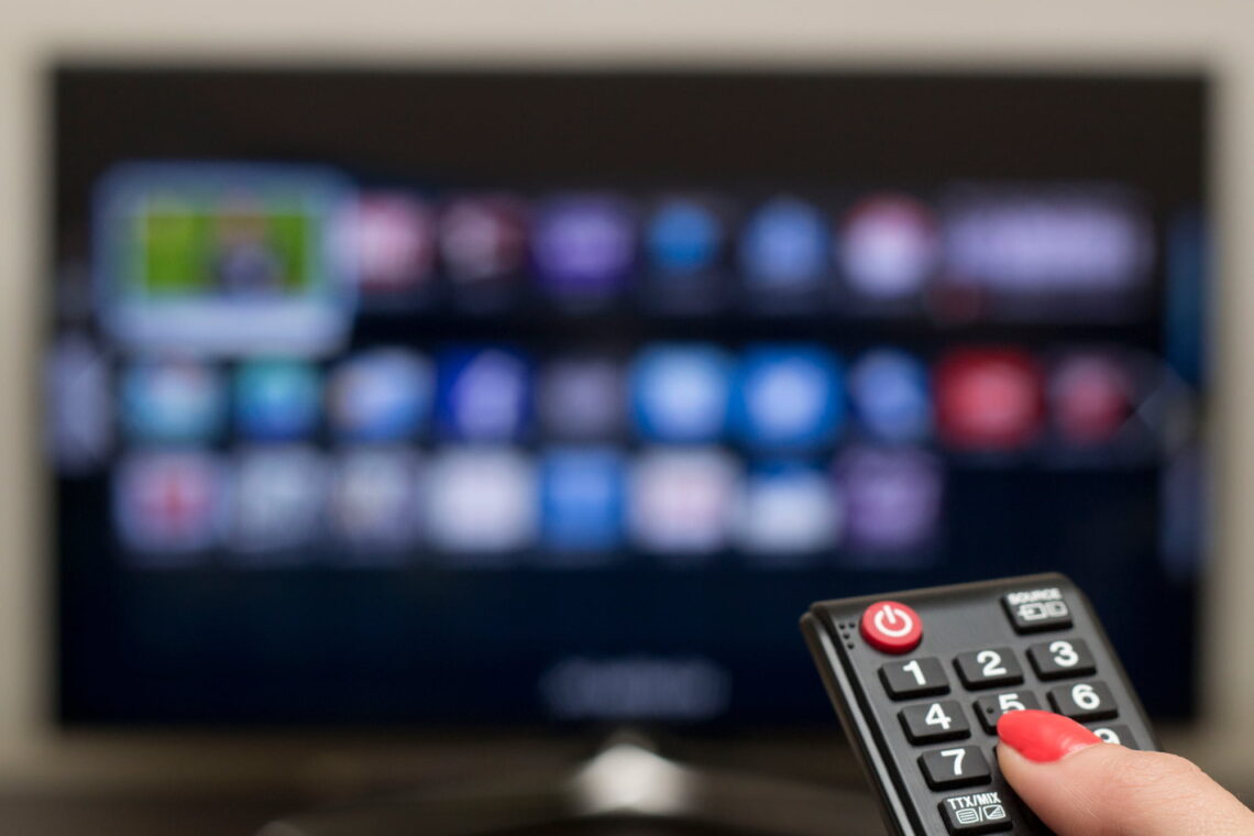 Boa notícia! Globo, SBT e mais de 100 canais agora são grátis com o Kit CadÚnico