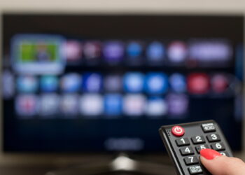 Boa notícia! Globo, SBT e mais de 100 canais agora são grátis com o Kit CadÚnico