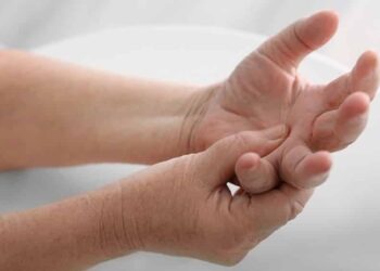 O rumor que o governo confirmou: quem tem artrite pode receber R$ 1.412