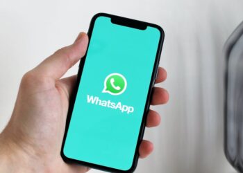 WhatsApp tem nova função para enviar FIGURINHAS em massa