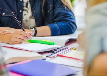 Todo Jovem na Escola: auxílio de R$ 150 liberado para estudantes do RS