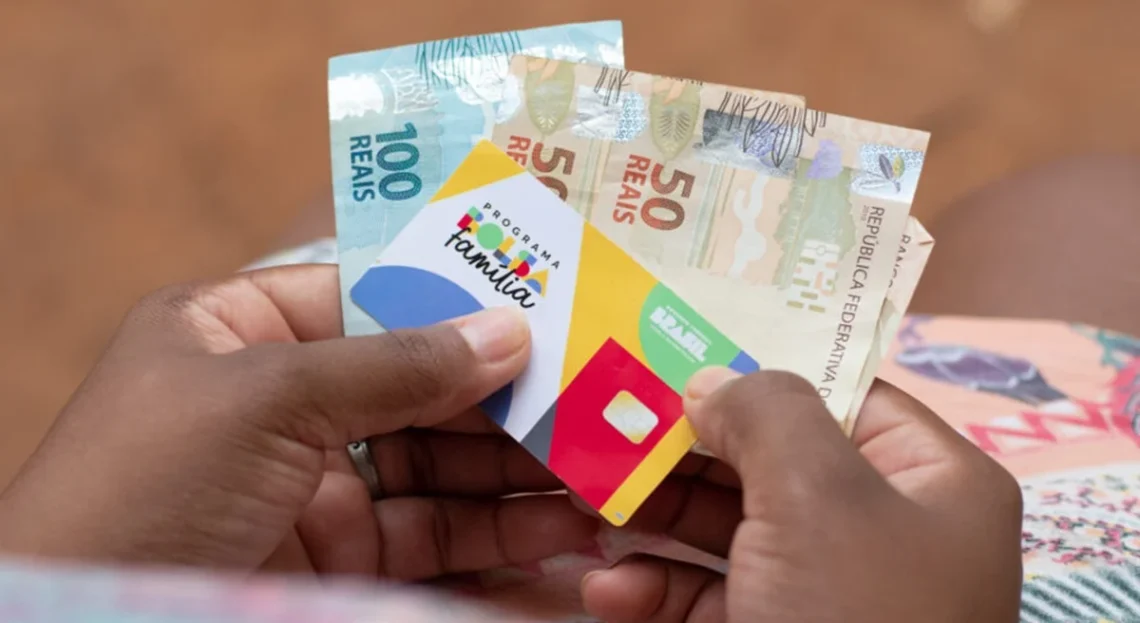 Bolsa Família vai pagar mais de R$ 1.000 em agosto: veja se recebe