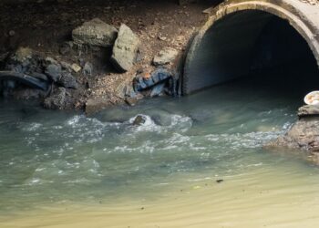 Como é o processo de tratamento de esgoto?