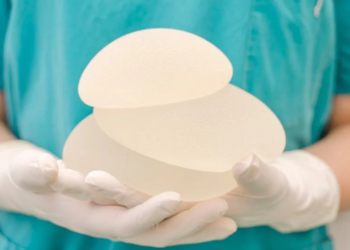 Silicone após a morte: o que acontece com quem é enterrado?