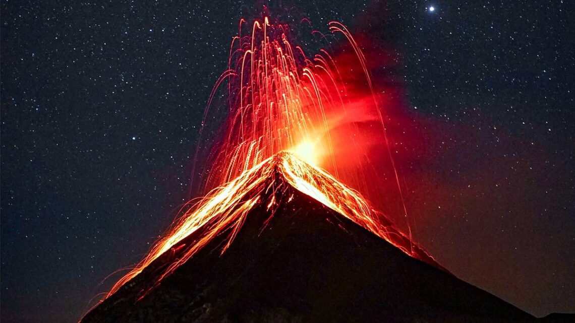 vulcao erupção