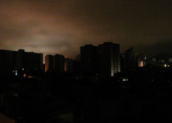 Furacão nos Estados Unidos deixa quase meio milhão de pessoas sem luz