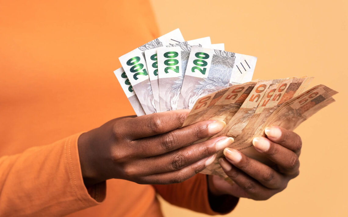 Empréstimo para negativado assalariado: as melhores opções até dezembro