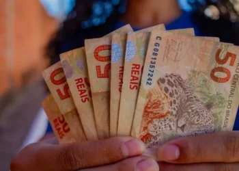 Mães solteiras podem sacar bônus de R$ 150 ou R$ 50 do governo?