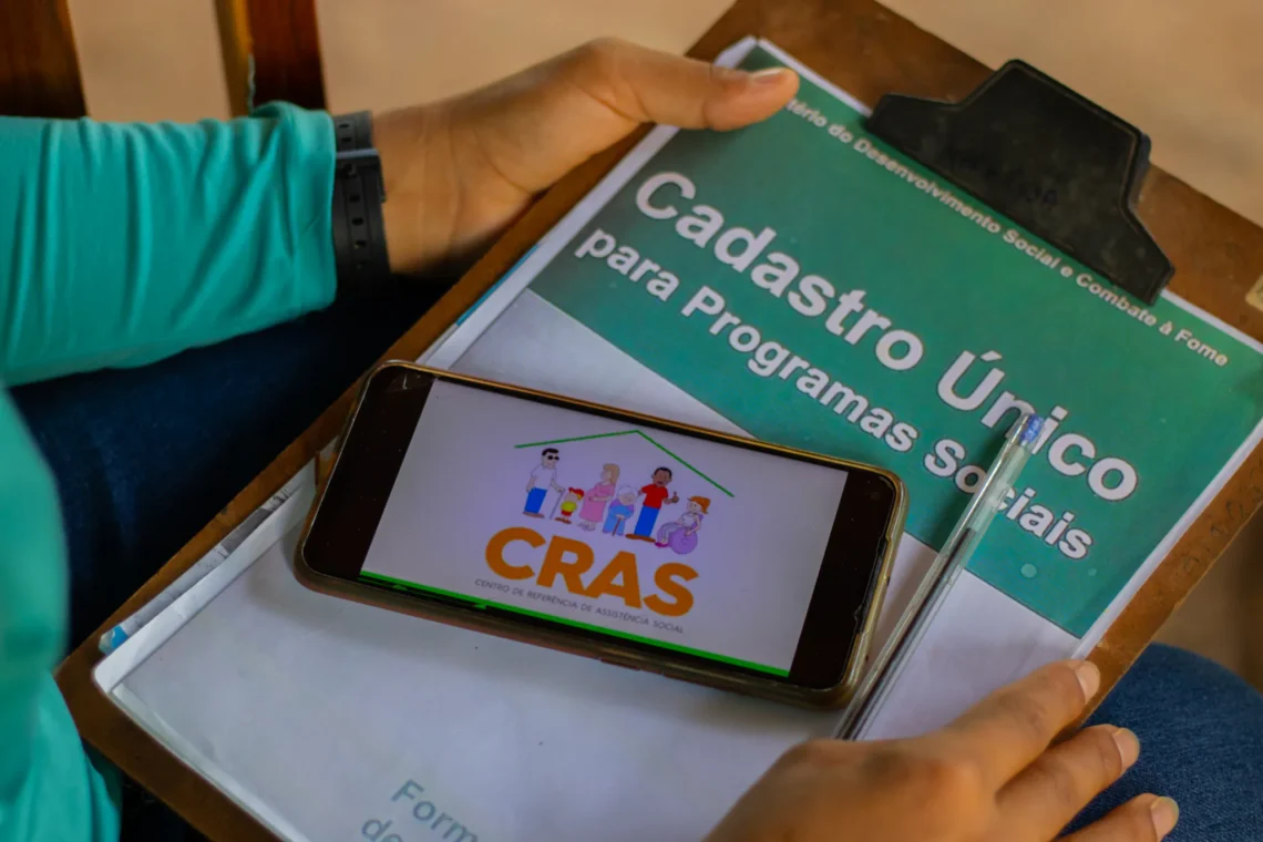 Saiba o que é o SUAS e como ele distribui o cartão com R$ 330 para os brasileiros