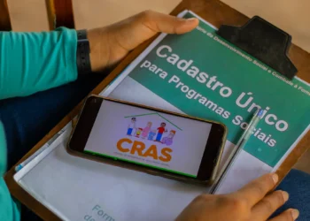 Saiba o que é o SUAS e como ele distribui o cartão com R$ 330 para os brasileiros