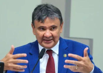 Ministro do Bolsa Família abre o jogo sobre decisão de cortes nos benefícios