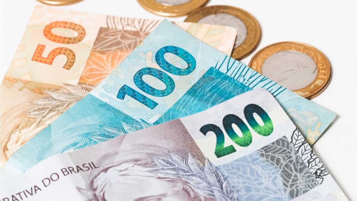 Salário mínimo em 2025 deve superar o valor de R$ 1.800