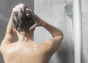 Você toma banho pela manhã todos os dias? A psicologia traçou o significado disso