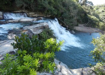 Cidade escondida no Brasil é paraíso com grutas, cachoeiras e poços naturais