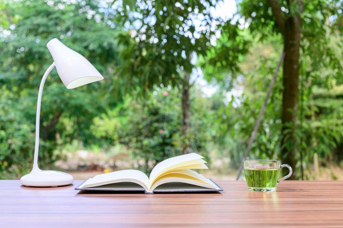 Vogue revela chá milagroso para restaurar o sono: durma igual bebê