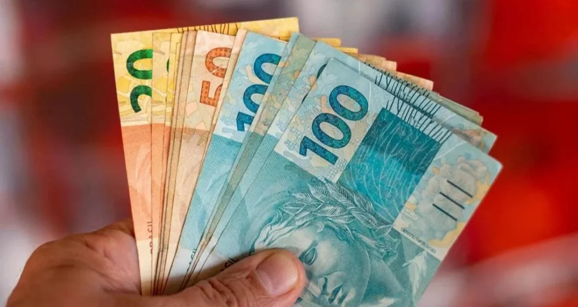 Governo confirma PIX de R$ 702 ou R$ 852 para inscritos no CADÚNICO