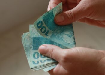 Auxílio assistencial de R$ 250 para cadastrados no CadÚnico