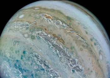 Sonda espacial da NASA captura imagem de um golfinho na superfície de Júpiter