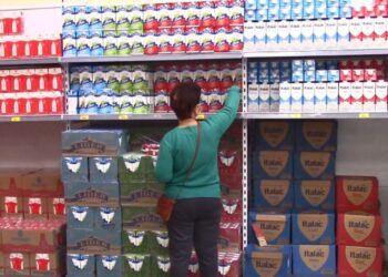 Esta marca de leite está sob estado de alerta da Anvisa