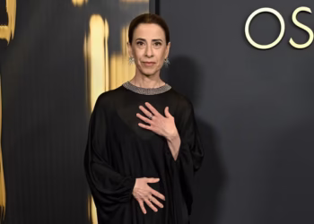 Com Fernanda Torres, Globo de Ouro tem a segunda brasileira indicada à premiação