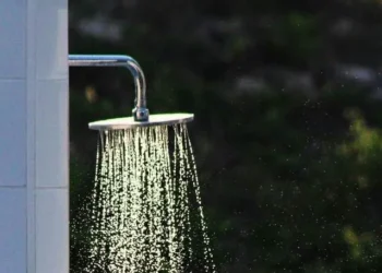 Banhos matinais diários revelam aspectos psicológicos sobre sua rotina