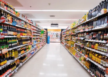 Falência de gigante rede de supermercados deixa brasileiros em choque