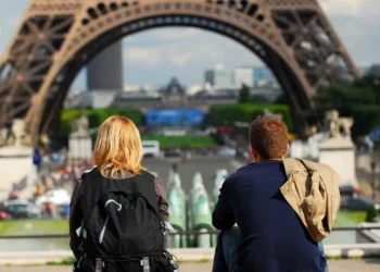 Brasileiros na Europa revelam como funciona a rotina de trabalho com escala reduzida