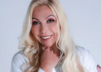 Médica brasileira de 57 anos descobre superdotação e integra sociedade de alto QI