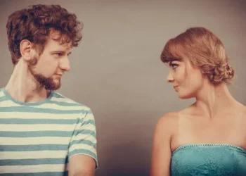 Pesquisa indica que cérebro de homens e mulheres envelhecem de formas diferentes