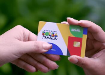Governo anuncia fim do Bolsa Família em 2024