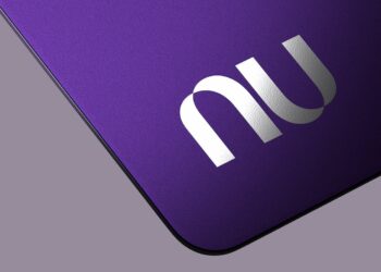 Nubank emite alerta para clientes com cartão de crédito ativo