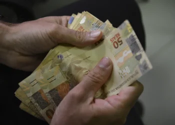 FGTS libera saque-aniversário de R$ 2.900 e surpreende trabalhadores