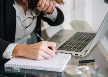 Governo reduz a carga horária de trabalho para 40 horas