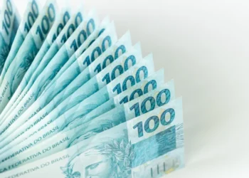 Novo salário mínimo de 2025 é revelado e traz mudanças importantes