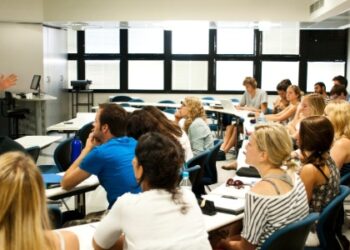 Milhares de estudantes receberão R$ 1.050 em ajuda financeira