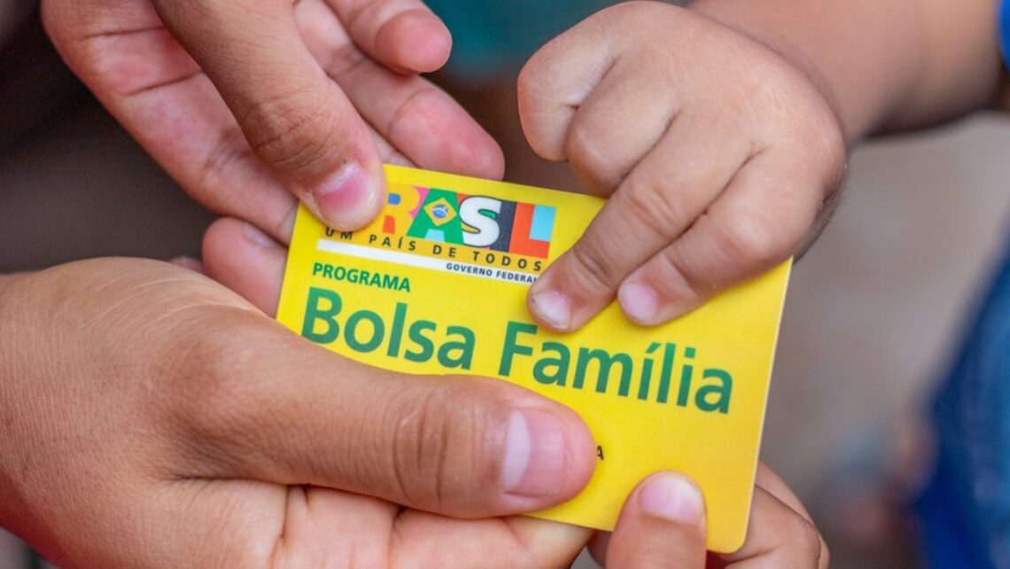 Governo pode excluir 500 mil famílias por fraudes no Bolsa Família