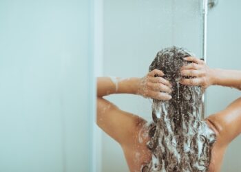 Shampoo popular entre mulheres é banido pela Anvisa