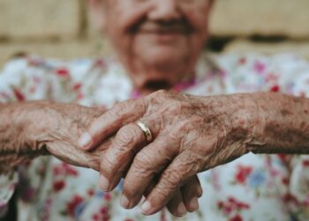 Idosos acima de 60 anos ganham pacote de benefícios do governo; conheça